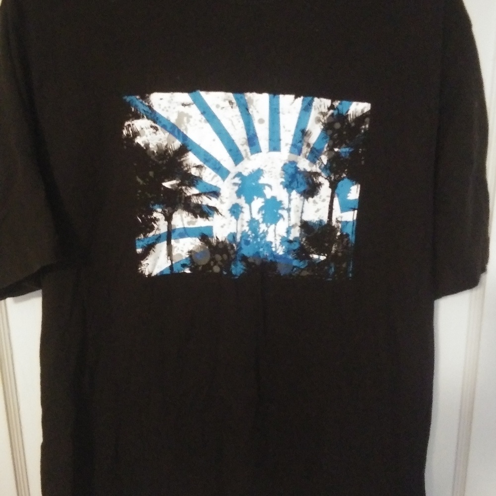 Shrit - Picture 2 of 2